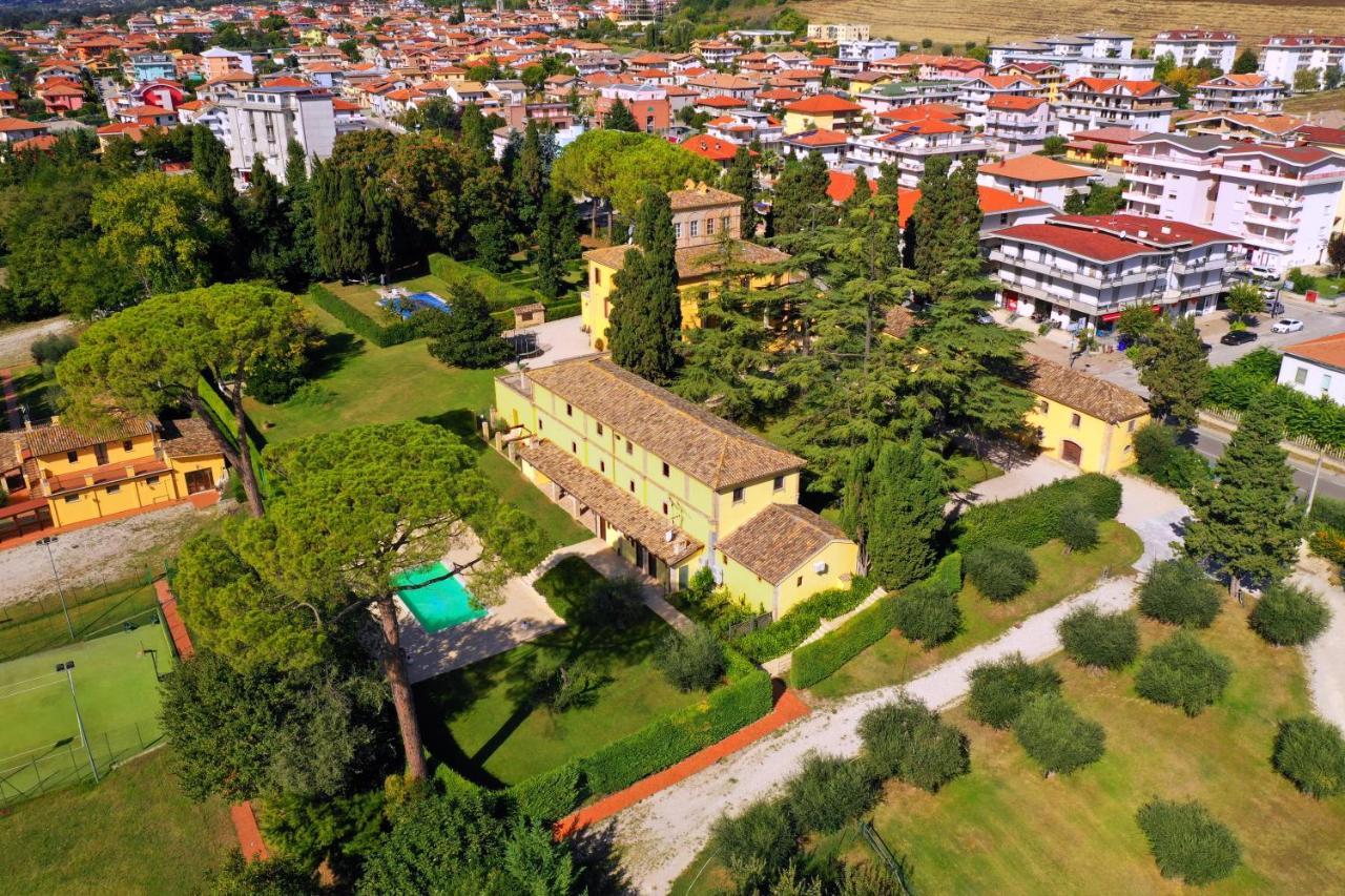 Agriturismo Villa Irelli Castellalto Bagian luar foto